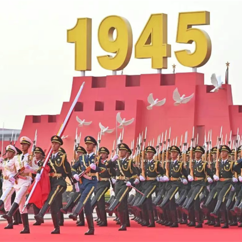 觀看九三閱兵，凝聚愛(ài)國(guó)情懷，見(jiàn)證祖國(guó)的強(qiáng)大與輝煌！